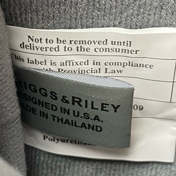 Briggs & Riley Travelware Style# kbc403-4 Black Executive Expandable Briefcase - Picture 4 of 16